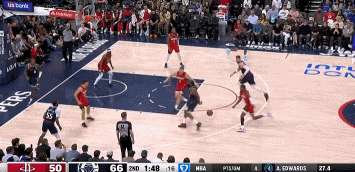 DG视讯官网平台势大力沉！小卡抛投不中 自己冲下前场篮板原地起跳单臂补扣